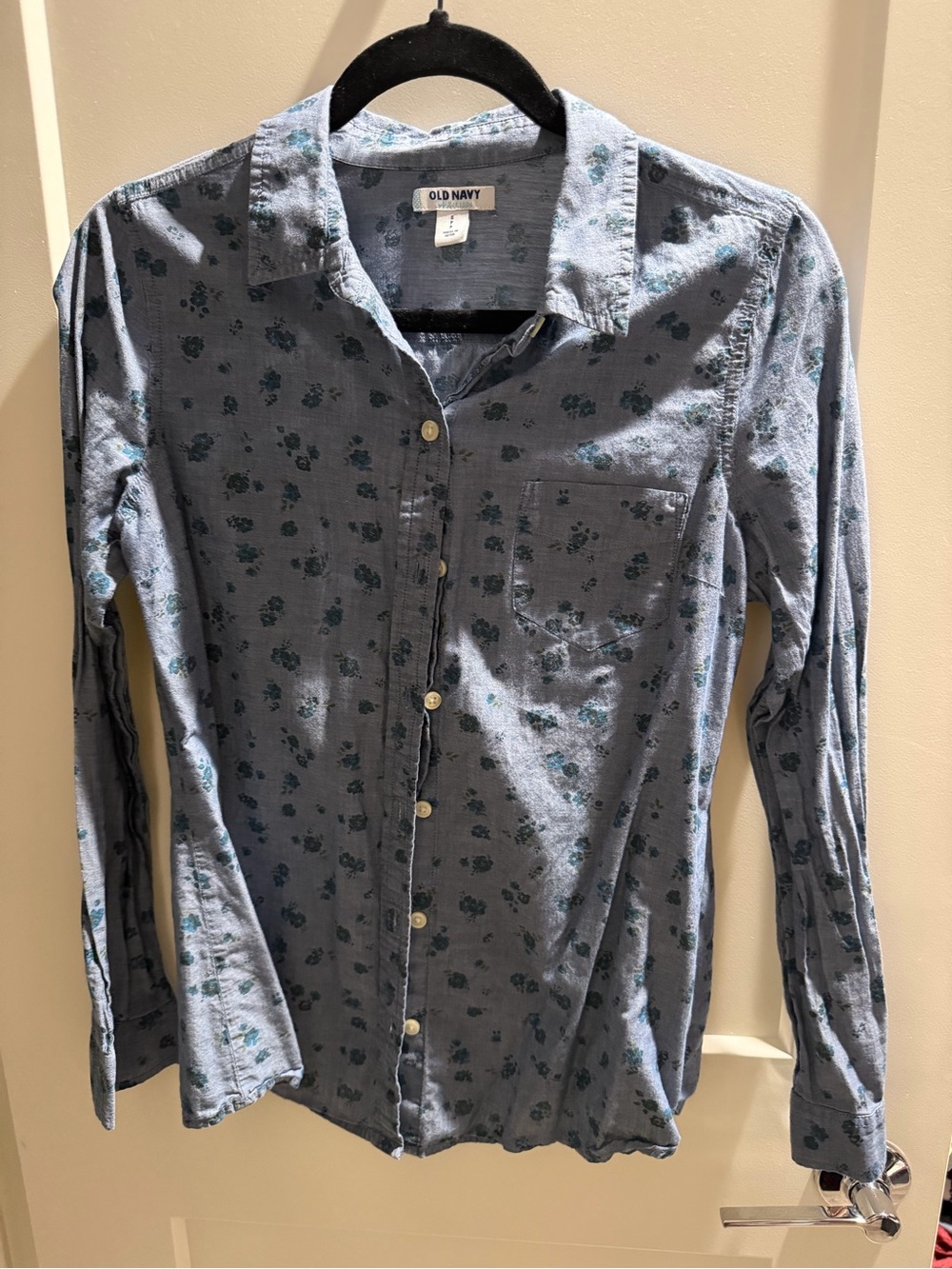 Old Navy Women’s Blue Floral Button-Up Shirt